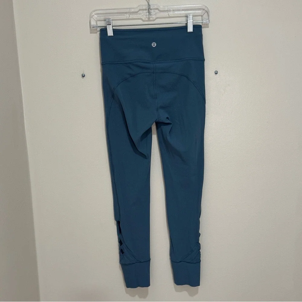 Lululemon leggings size 4,‎ blue